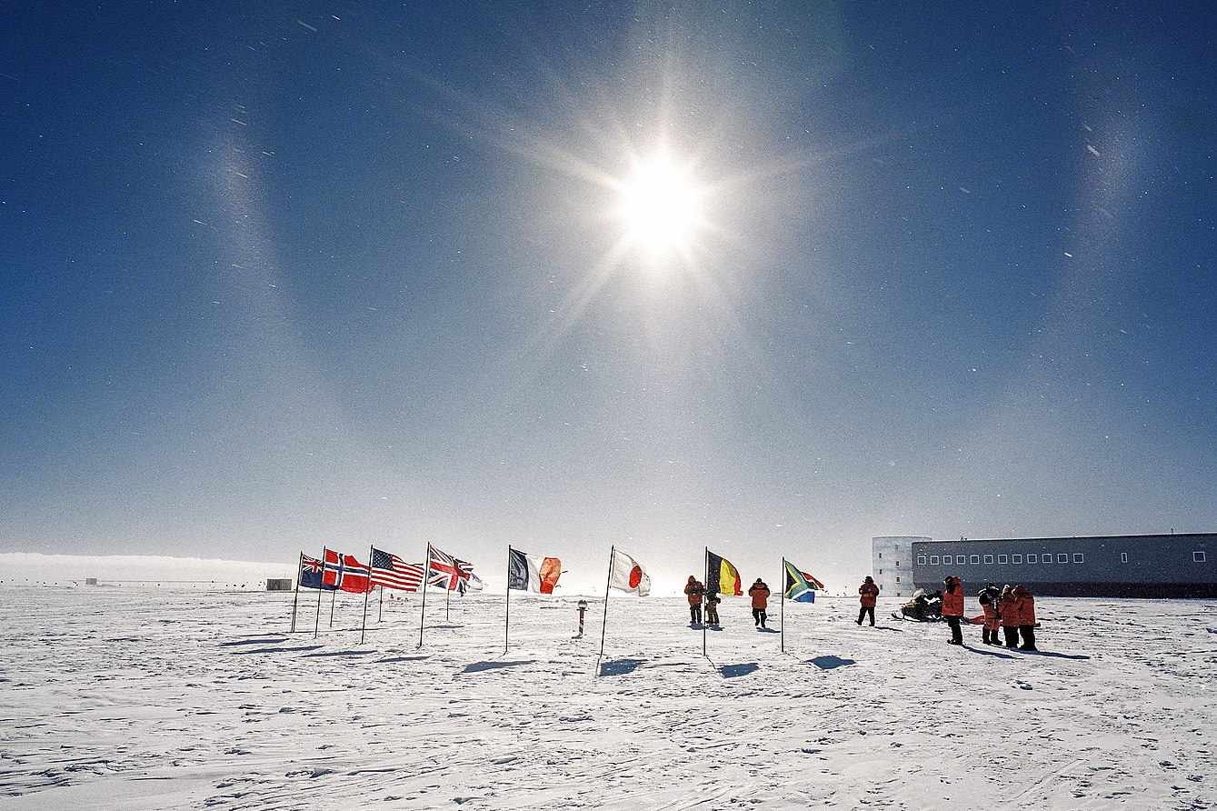 Flags and people at the Amundsen–Scott South Pole Station
