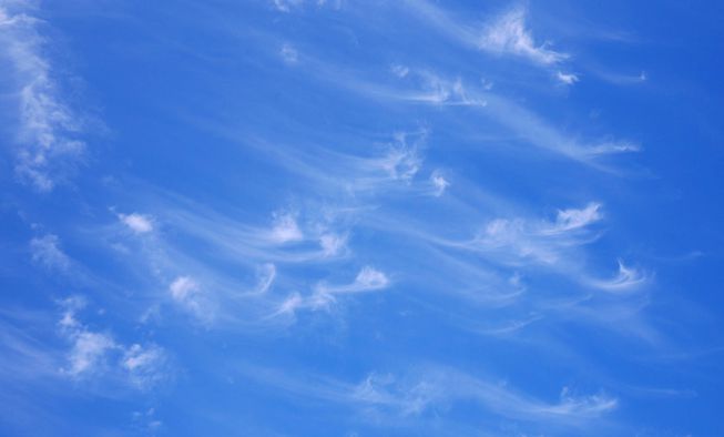 Cirrus uncinus clouds