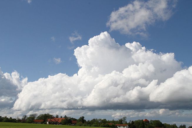 A cumulus congestus cloud over a town in Germany
