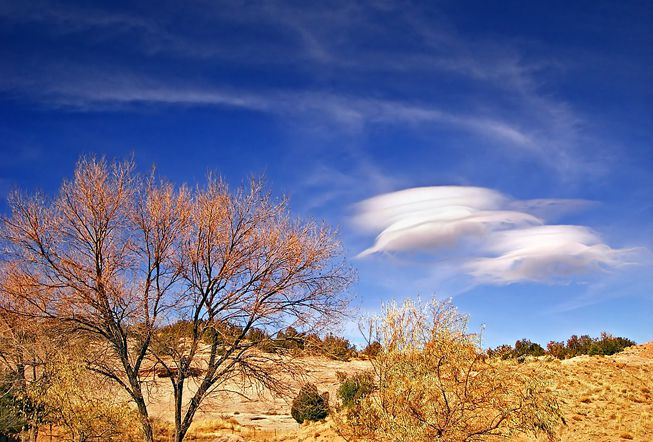 Altocumulus lenticularis duplicatus clouds in Arizona