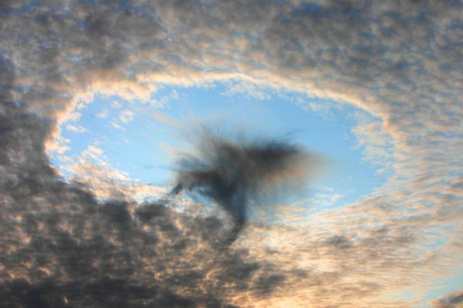 A cavum cloud forms at dusk