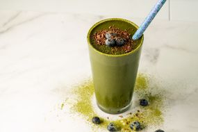 A green smoothie with spirulina, cocoa, and blueberries