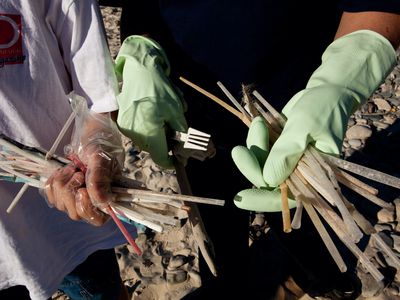 handful of dirty straws