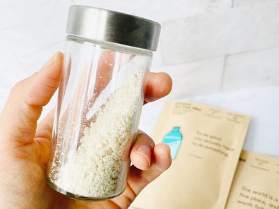 shampoo shaker bottle